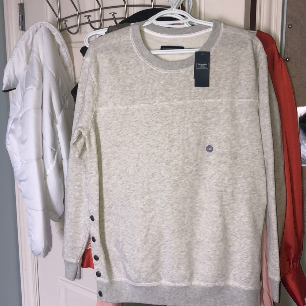 BRAND NEW Fleece sweatshirt